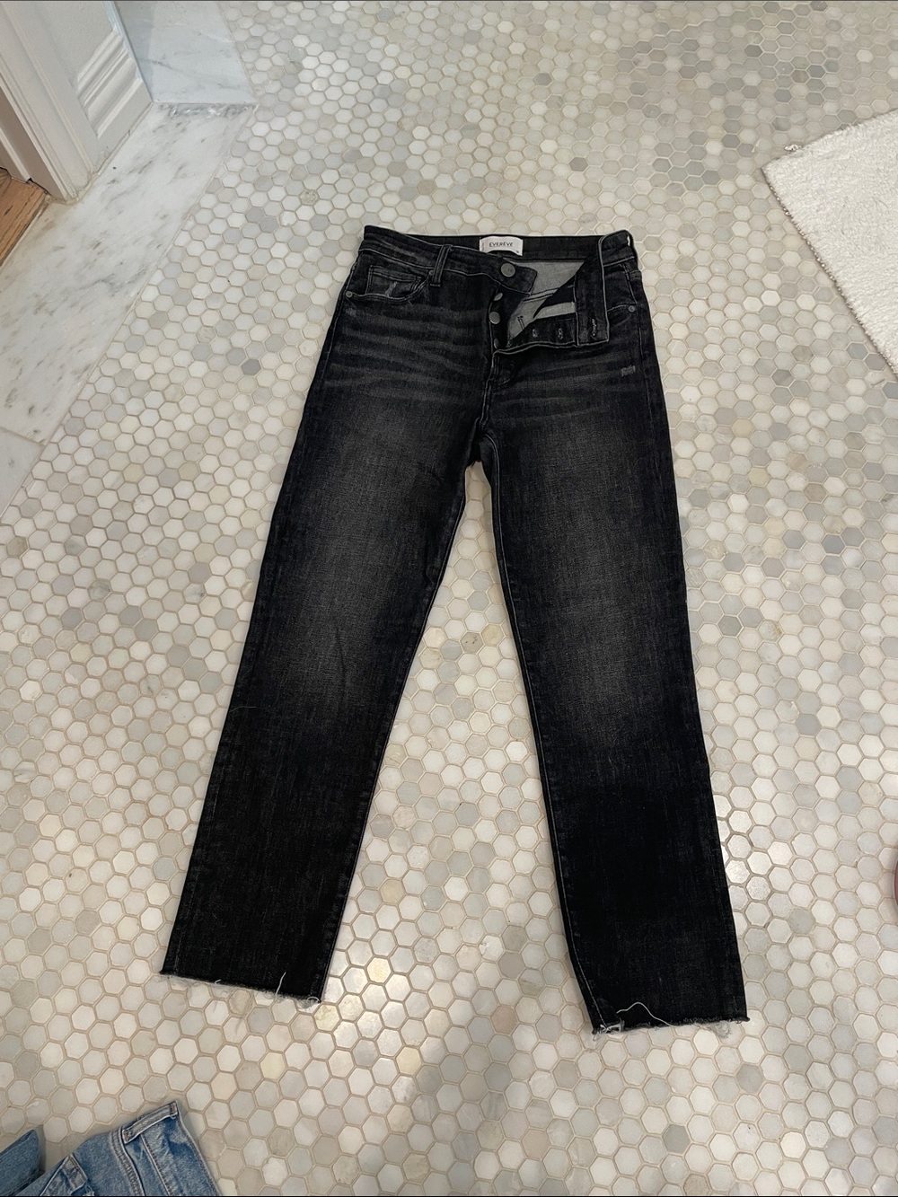 Evereve Black Washed High-Rise Ankle Jeans